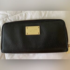 Michael Khors Pebbled leather wallet